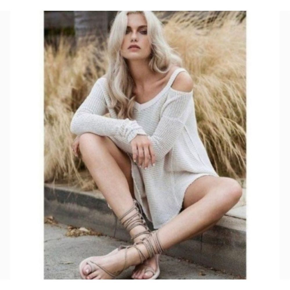 Free People Moonshine‎ Cold Shoulder V-Neck Sweater in Beige / Cream Size XS